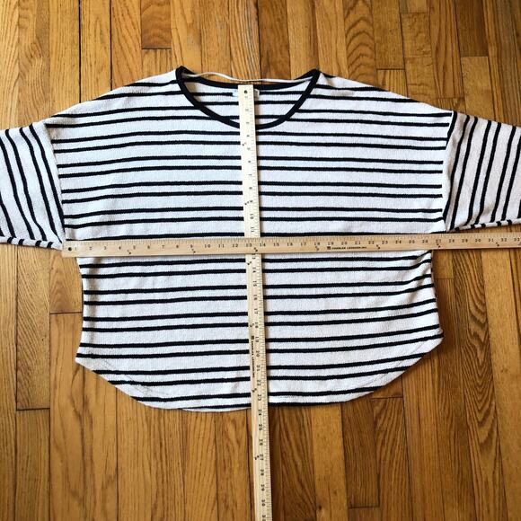 Paper Crane NWOT Black White Striped Pullover Sweater Size L - Picture 2 of 7